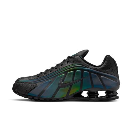 Nike Shox R4 SE herenschoenen met reflecterende accenten - Zwart