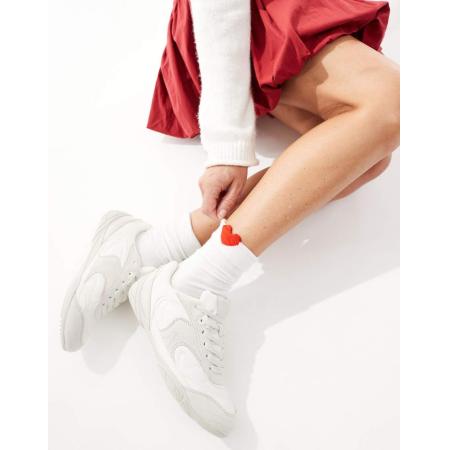 Bershka Sneakers van imitatiesuède in wit