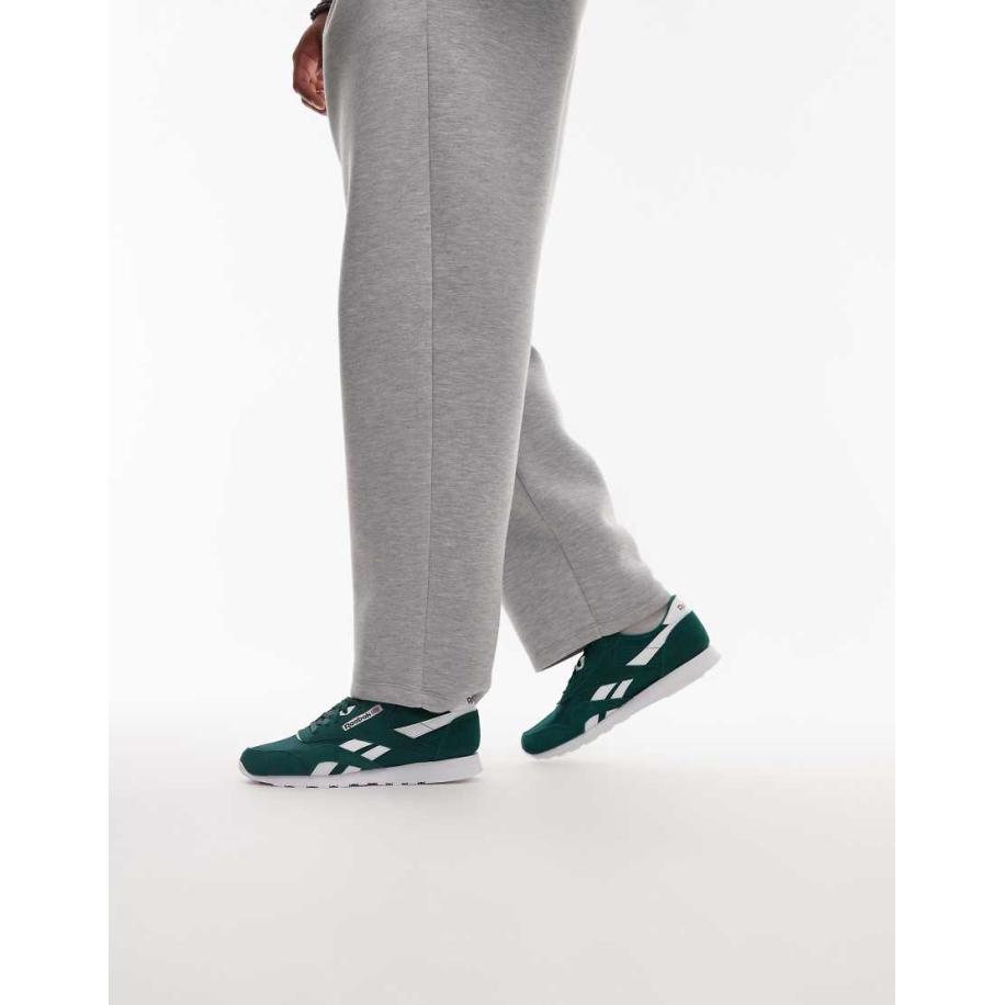 Reebok - Classic - Nylon sneakers in donkergroen Groen