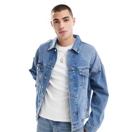 ASOS DESIGN - Oversized truckerjack in mid-wash blauw