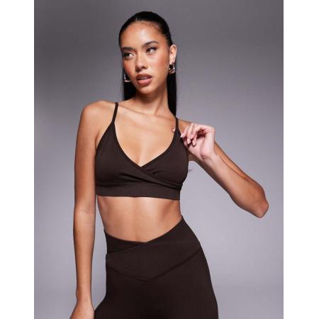4505 Naadloze sport bh met overslag en lichte ondersteuning in bruin