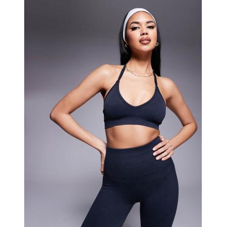 4505 Naadloze sport-bh met halternek, verstelbare bandjes en lichte ondersteuning in zwart met wassing