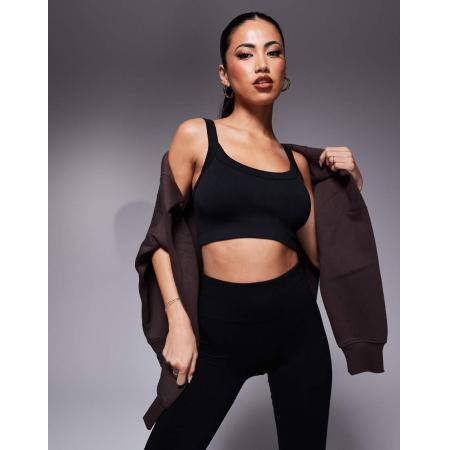 4505 Vormgevende sport-bh met medium ondersteuning in zwart