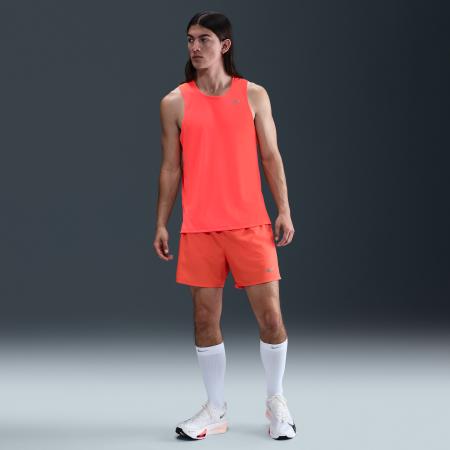 Nike Challenger multifunctionele 2-in-1 herenshorts met Dri-FIT (13 cm) - Rood