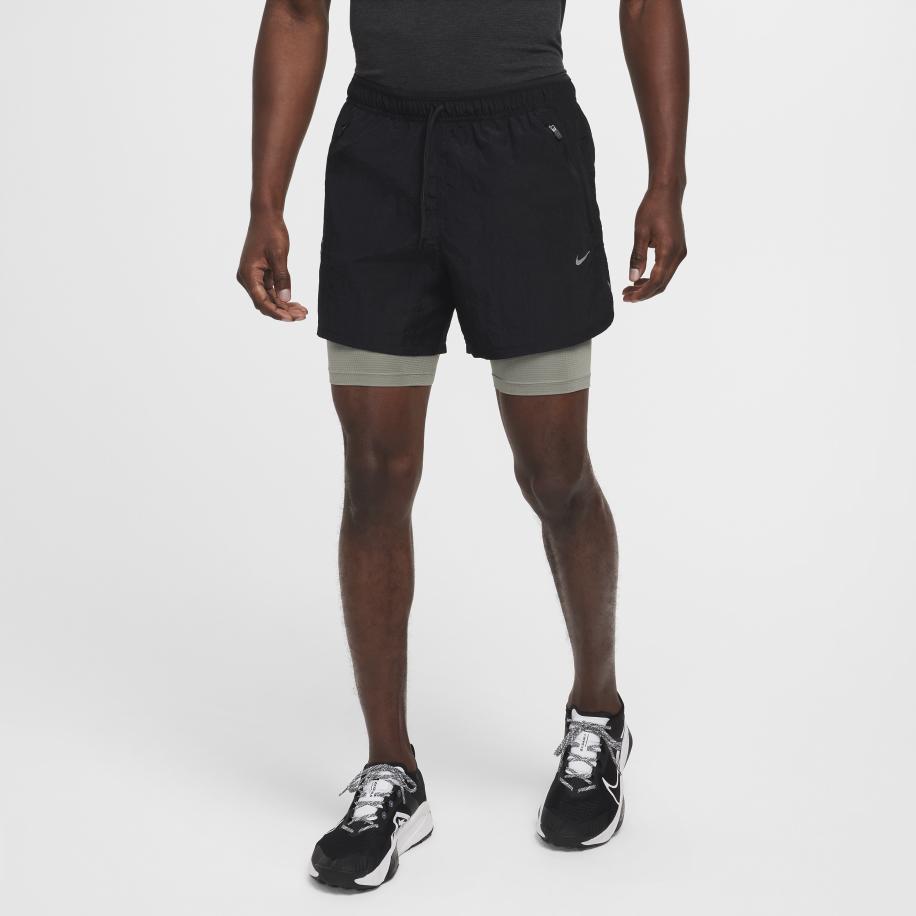 Nike Stride Running Division Dri-FIT waterafstotende 2-in-1 hardloopshorts voor heren (13 cm) - Zwart Zwart