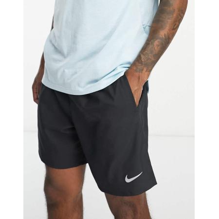 Nike Running - Challenger - 7 inch short in zwart