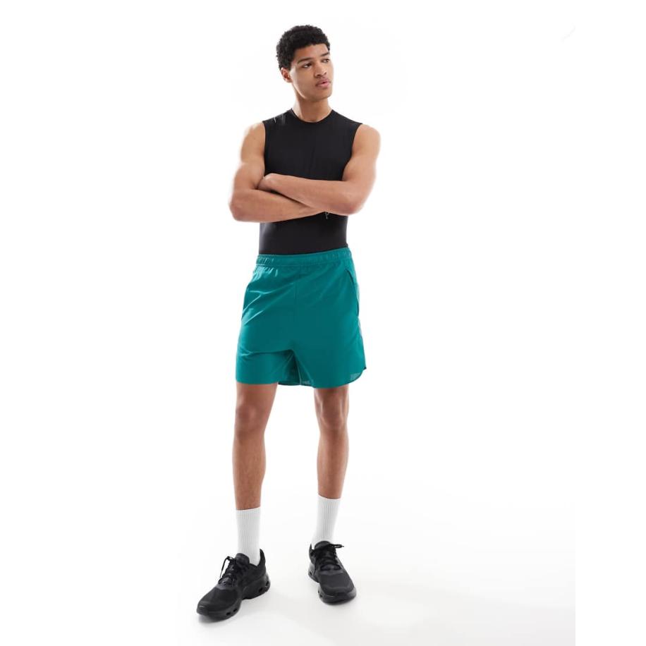Born Living Yoga - Souss - Sport short in biscay groen Groen