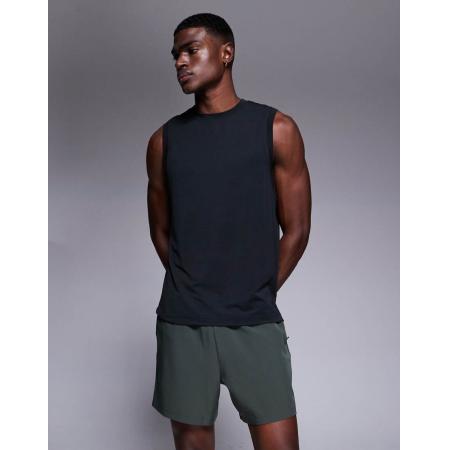 4505 - Sneldrogende trainingsshort van 13 cm met ritszakken in groen