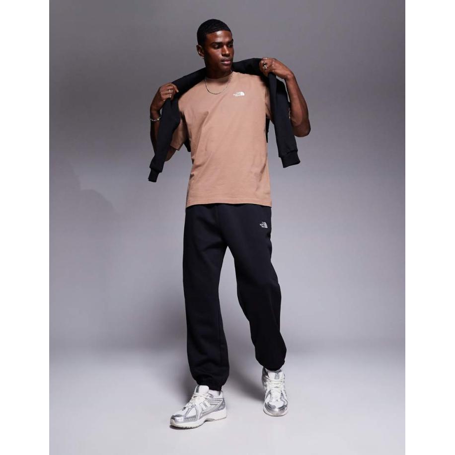 The North Face - Essential - Oversized joggingbroek met logo en plooien in zwart Zwart