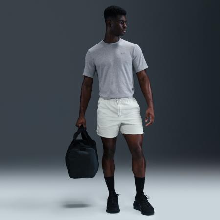 Nike Unlimited multifunctionele niet-gevoerde herenshorts van seersucker met Dri-FIT (13 cm) - Grijs
