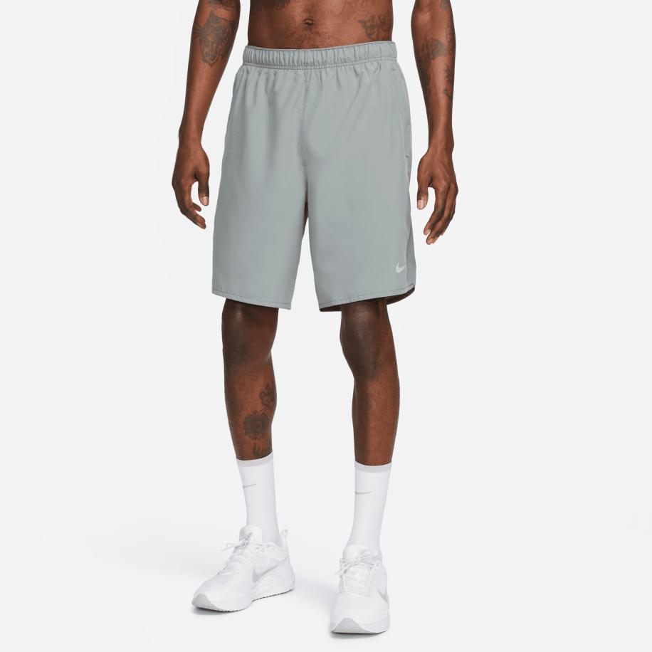 Nike Challenger multifunctionele niet-gevoerde herenshorts met Dri-FIT (23 cm) - Grijs Grijs