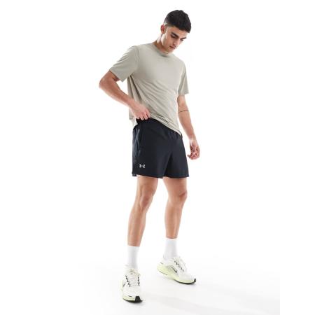 Under Armour - Launch - 5 inch short in zwart