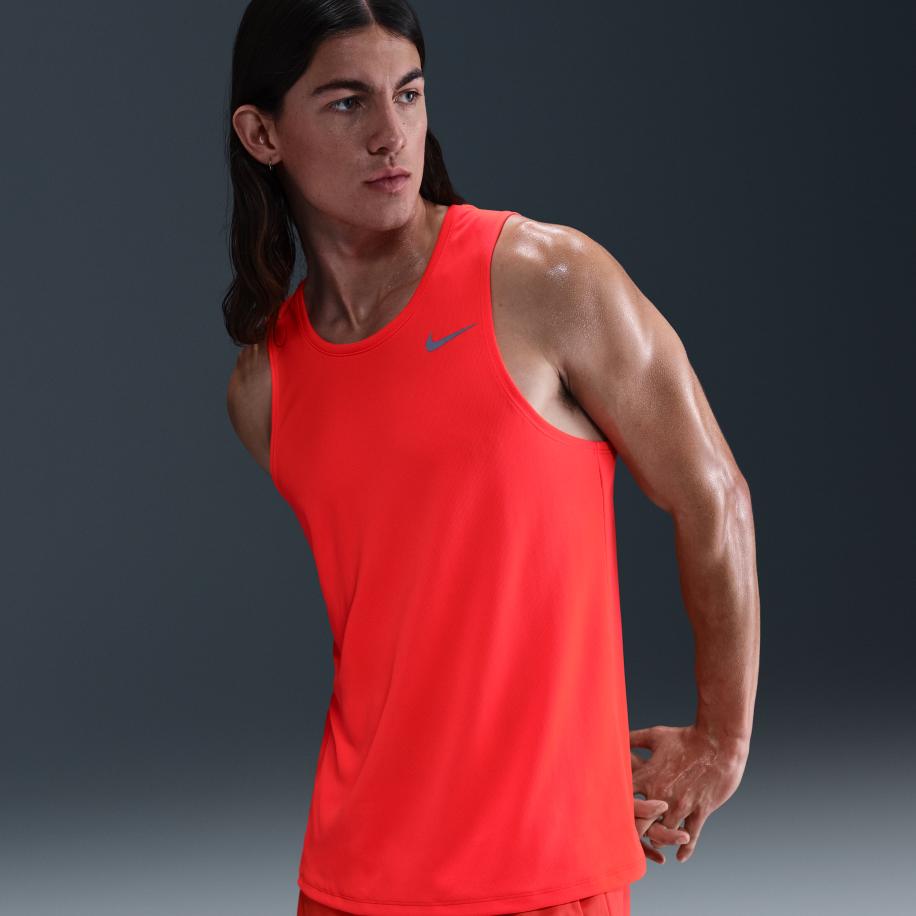 Nike Miler hardlooptanktop met Dri-FIT voor heren - Rood Rood