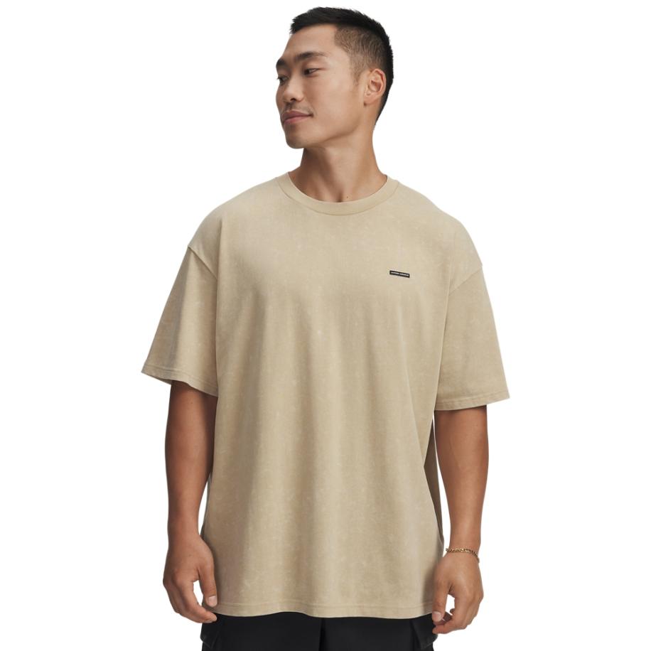 Under Armour Heavyweight Logo Wash Oversized herenshirt met korte mouwen Field Khaki / Wit L Bruin