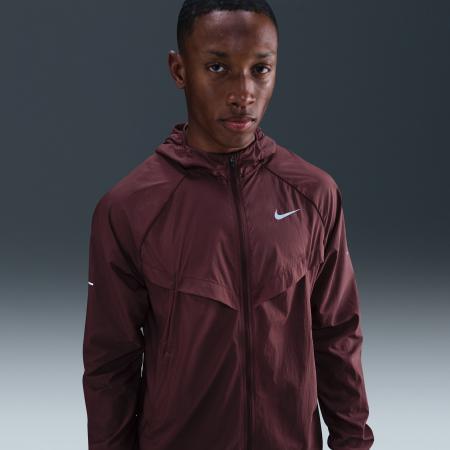 Nike Stride Repel UV hardloopjack voor heren - Rood