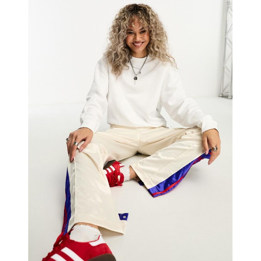 Weekday Essence Sweatshirt in wit Wit