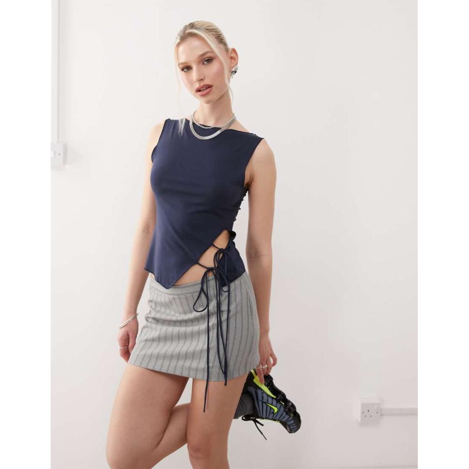 Weekday Top met boothals en gestrikte zijkant in marineblauw Blauw
