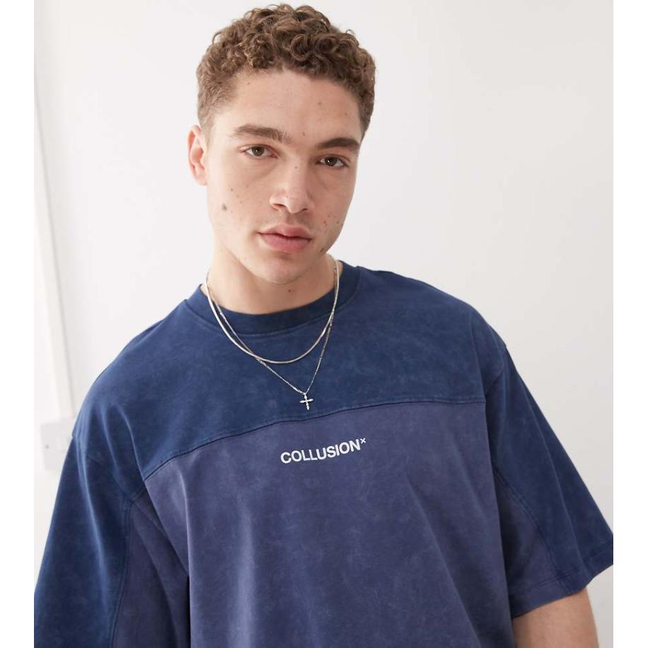 COLLUSION - Gesplitst recht T-shirt met logo in blauw Blauw