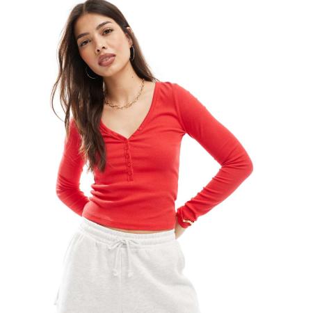 Cotton On Geribbelde top met V-hals met Henley knopen en lange mouwen in rood