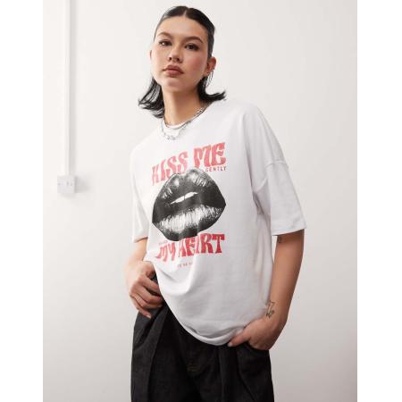 Noisy May Oversized T-shirt met 'Kiss Me'-print in wit