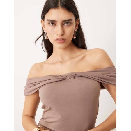 Abercrombie & Fitch Asymmetrische top met gedraaid detail en blote schouders in bruin