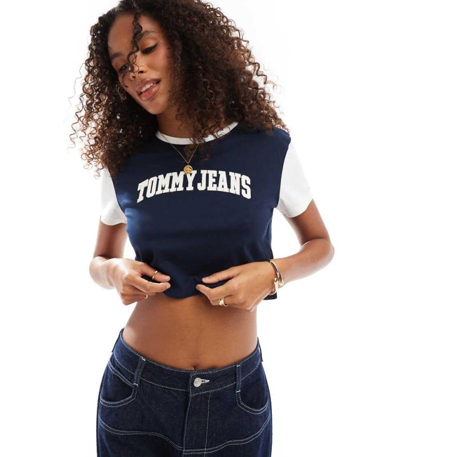 Tommy Jeans Cropped T-shirt met raglanmouwen en varsity logo in marineblauw en wit Blauw