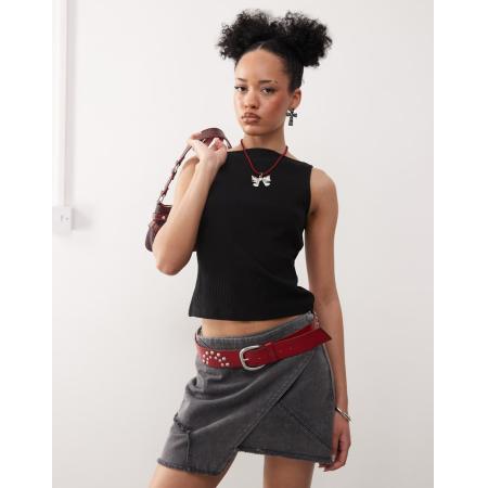 COLLUSION Geribbeld hemdje met rechte hals in zwart