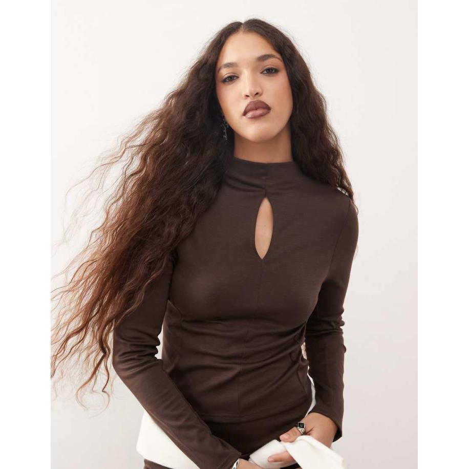 COLLUSION Top met hoge hals, uitsnijding en lange mouwen in chocoladebruin, deel van co-ord set-Grijs Grijs