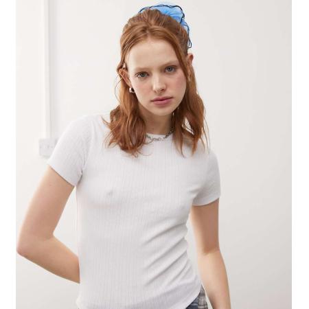 COLLUSION Ajourgebreid aansluitend T-shirt in wit