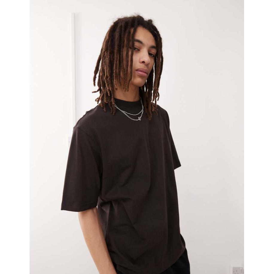 Weekday - Ruimvallend T-shirt van zware jersey in donkerbruin Bruin
