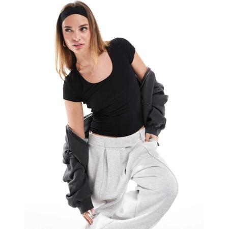 Cotton On Byron Top met vierkante hals en korte mouwen in zwart