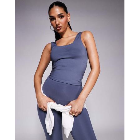 4505 Hemdje met vierkante hals en ingebouwde bh in korenbloemblauw