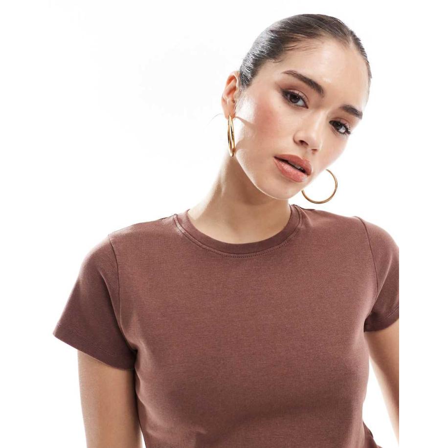 Cotton On 90s getailleerd verkleind T-shirt in gewassen bruin-Groen Groen