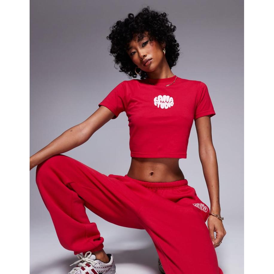 Kaiia Studio Hoogsluitend baby T-shirt in rood, deel van co-ord set Rood