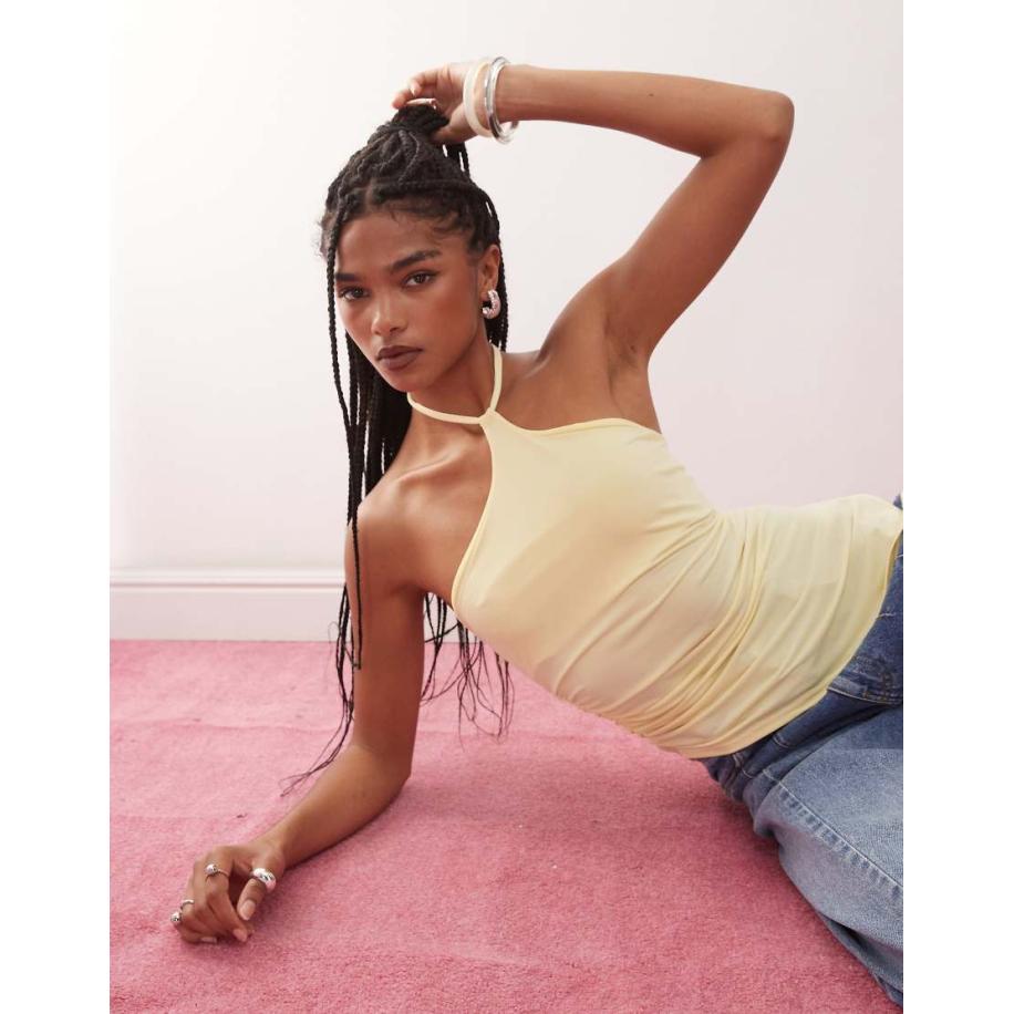 COLLUSION Top met asymmetrische halternek in geel Geel