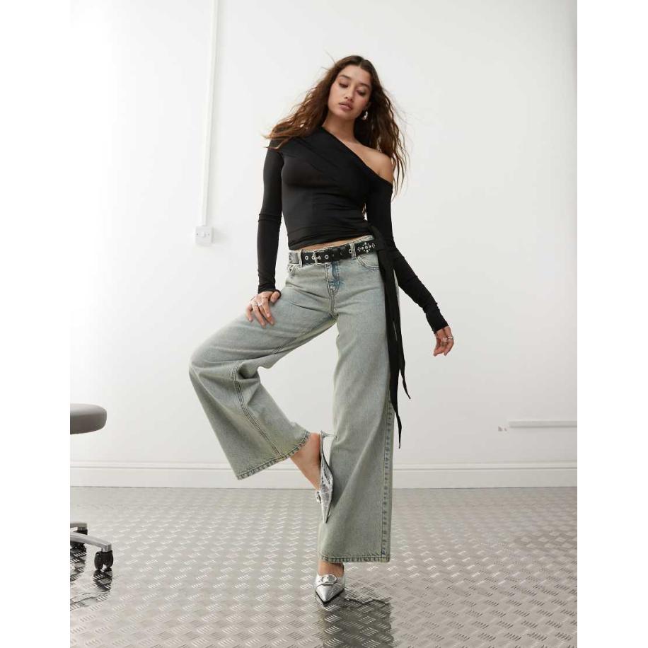 Weekday Eli Asymmetrische top met lange mouwen en strikceintuur in zwart Zwart