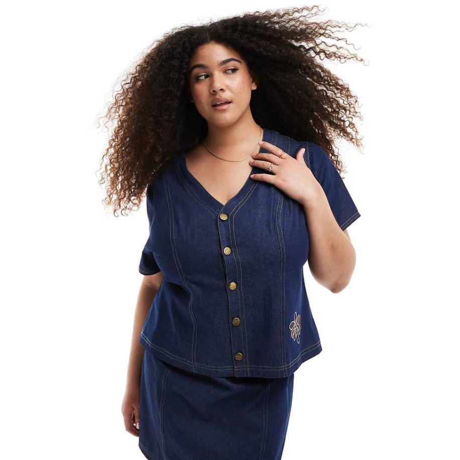 Renee Studio Plus Exclusive Denim top met knopen aan de voorkant en korte mouwen in donkere wassing blauw, deel van co-ord set Blauw