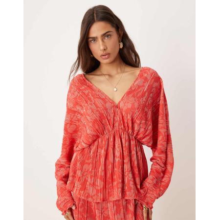 YAS Diepuitgesneden plissé top met bloemenprint in rood en roze, deel van co-ord set