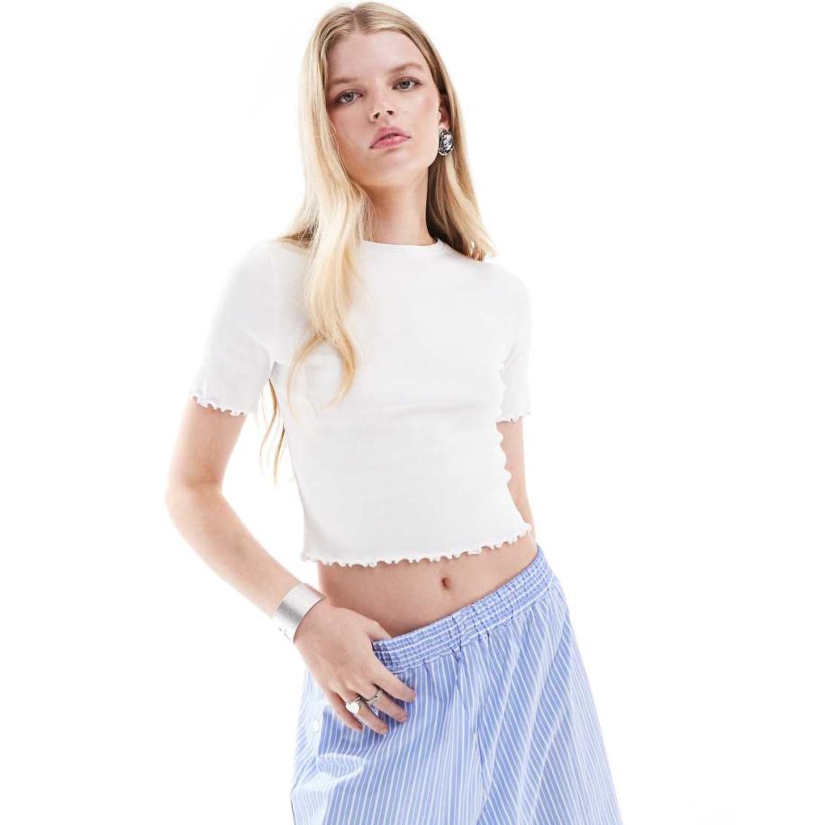 COLLUSION Geribbeld T-shirt met golvende zoom in wit Wit