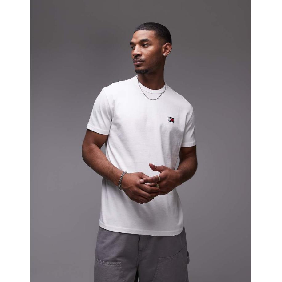 Tommy Jeans - Normaal T-shirt met badge in wit Wit