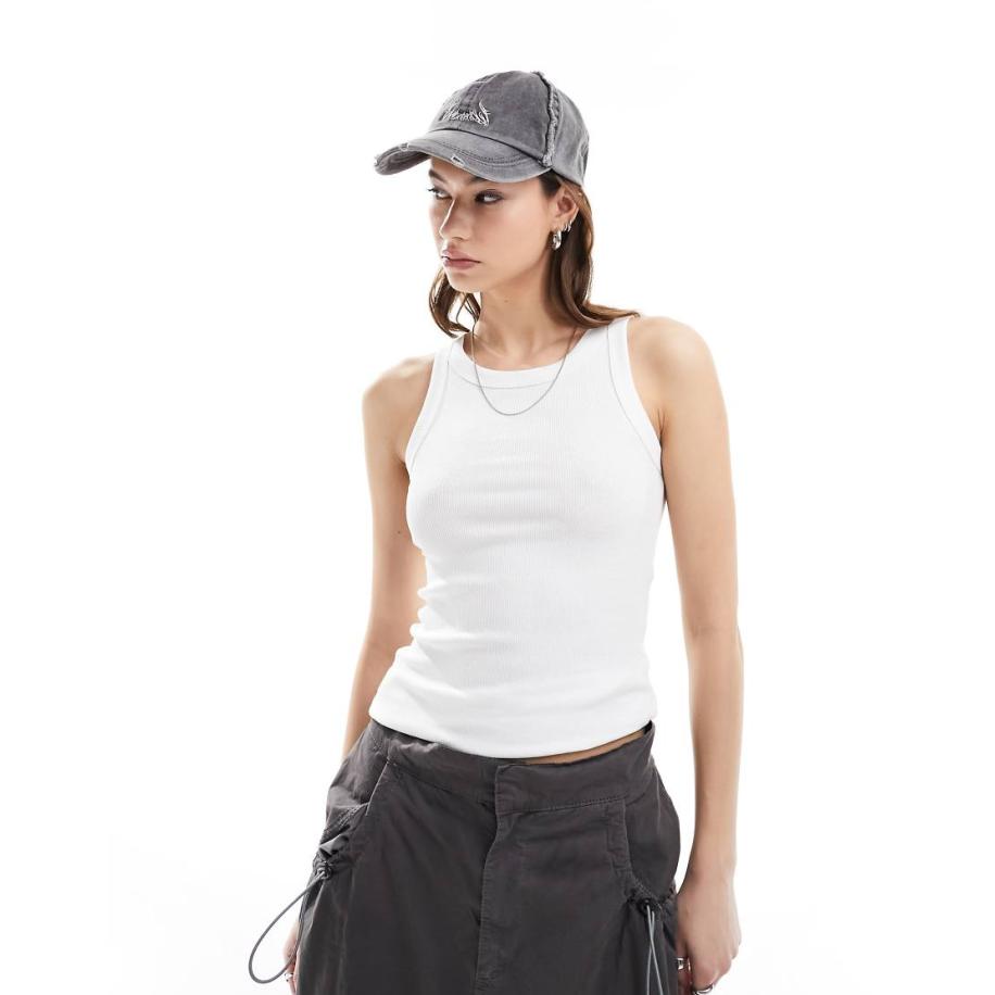 Weekday Aansluitende geribbelde tanktop in wit Wit
