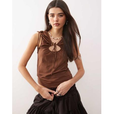 Monki Gerimpelde tanktop met uitsnijding en strikdetails in bruin