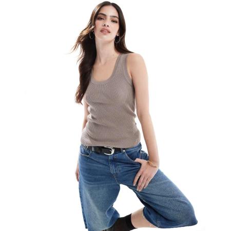 New Look Hemdje met lage ronde hals in nertsbruin-Neutraal