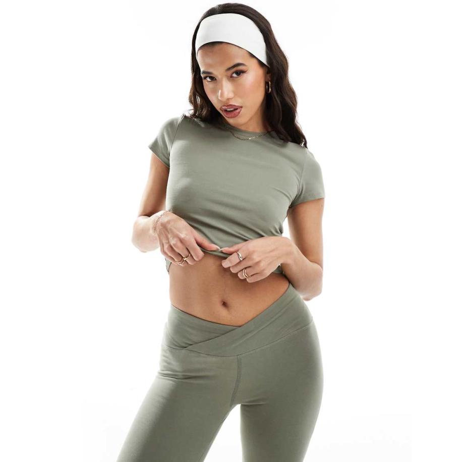 4505 Icon Performance T-shirt van zachte stof in olijfgroen Groen