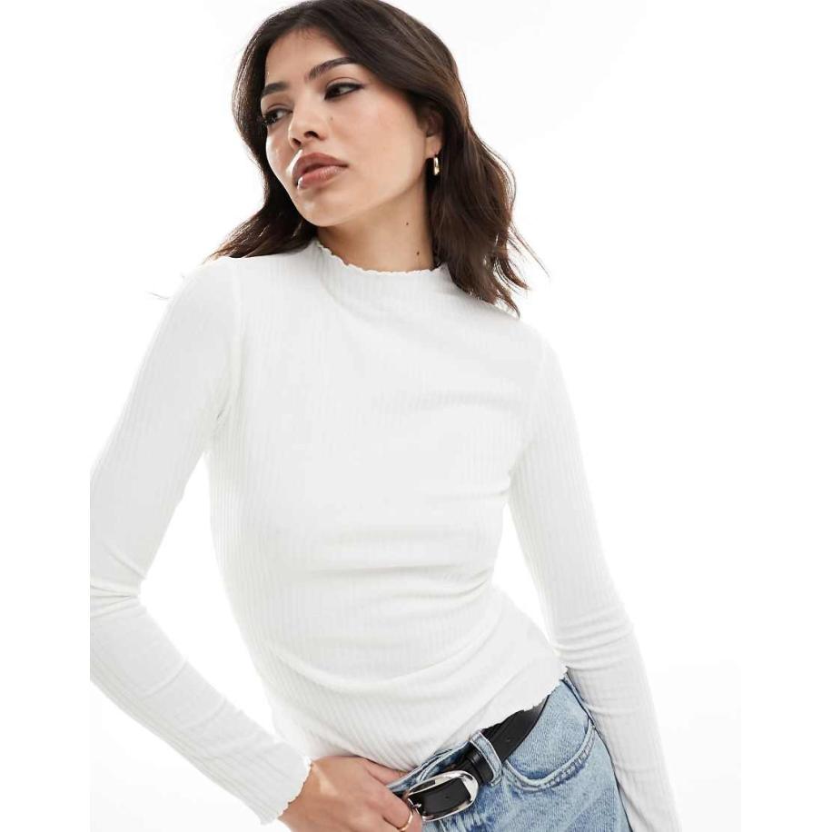 Only Hoogsluitende geribbelde top met geschulpte rand in wit Wit