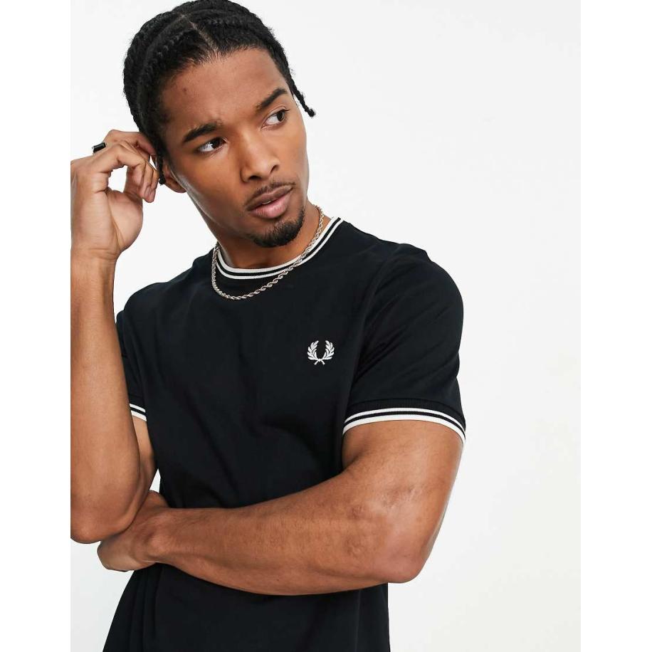 Fred Perry - T-shirt met dubbel gekleurde streepjes in zwart Zwart