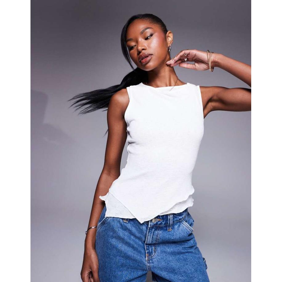 Princess Polly Fijngebreid hemdje met asymmetrische zoom in wit Wit