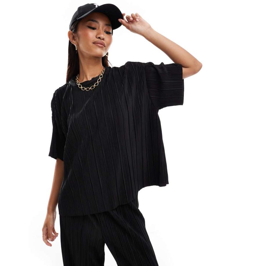 ONLY Recht plissé T-shirt in zwart, deel van co-ord set Zwart
