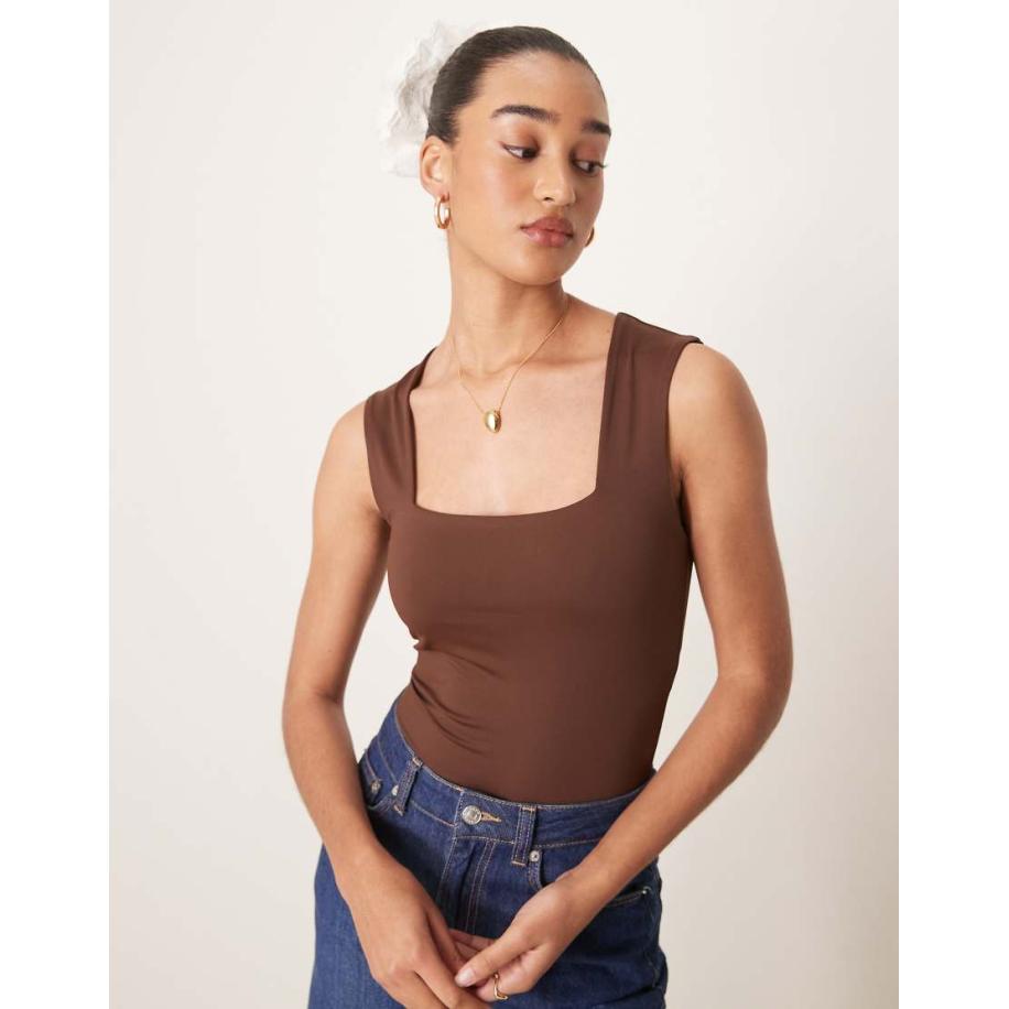 New Look Body van gladde stof met vierkante hals in bruin Bruin