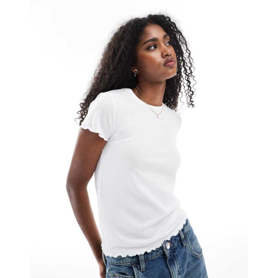 Pieces T-shirt met geschulpte zoom in wit Wit